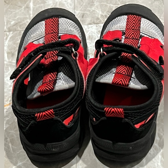 Oshkosh BGOSH Boys Sandal Shoes Red/Black Size 9M - Picture 4 of 6